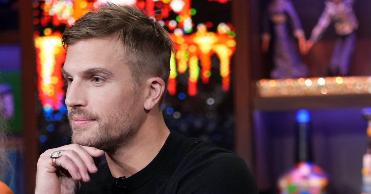 Luke Gulbranson Polly Selling OC