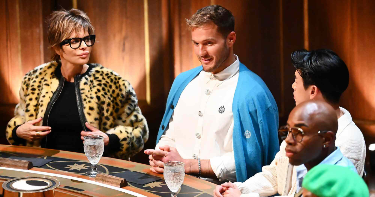 Lisa Rinna and Colton Underwood on The Traitors