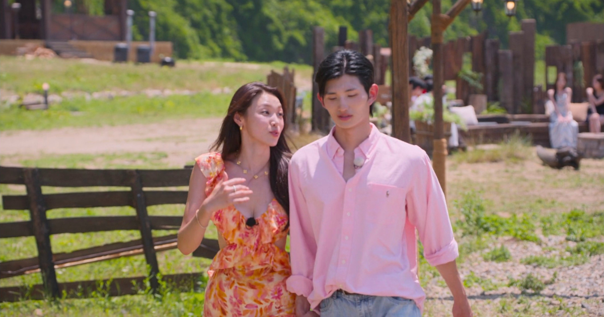 Choi Mina Sue and Samuel Lee on Single's Inferno