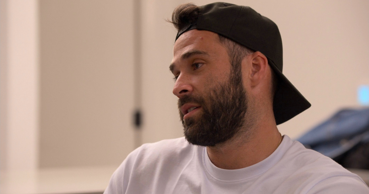 Alex Love Is Blind job