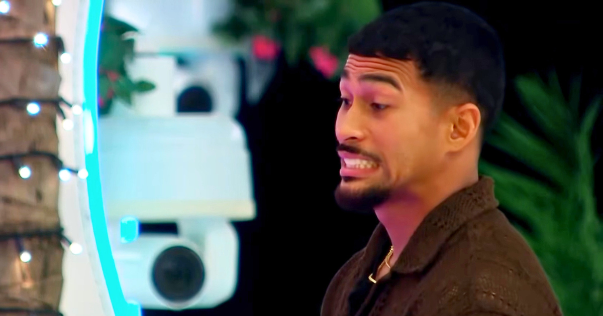 love island usa sean looking like he's cringing or is awkward or something