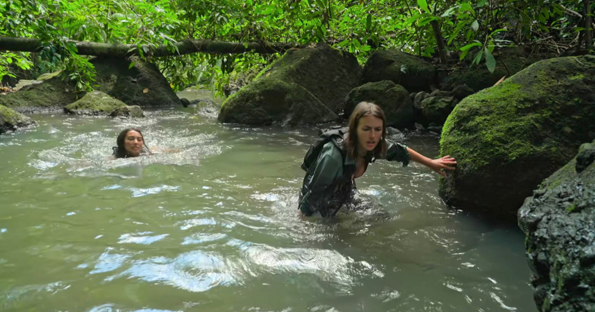 outlast the jungle final nikki and leiya in a very memable moment during the hike