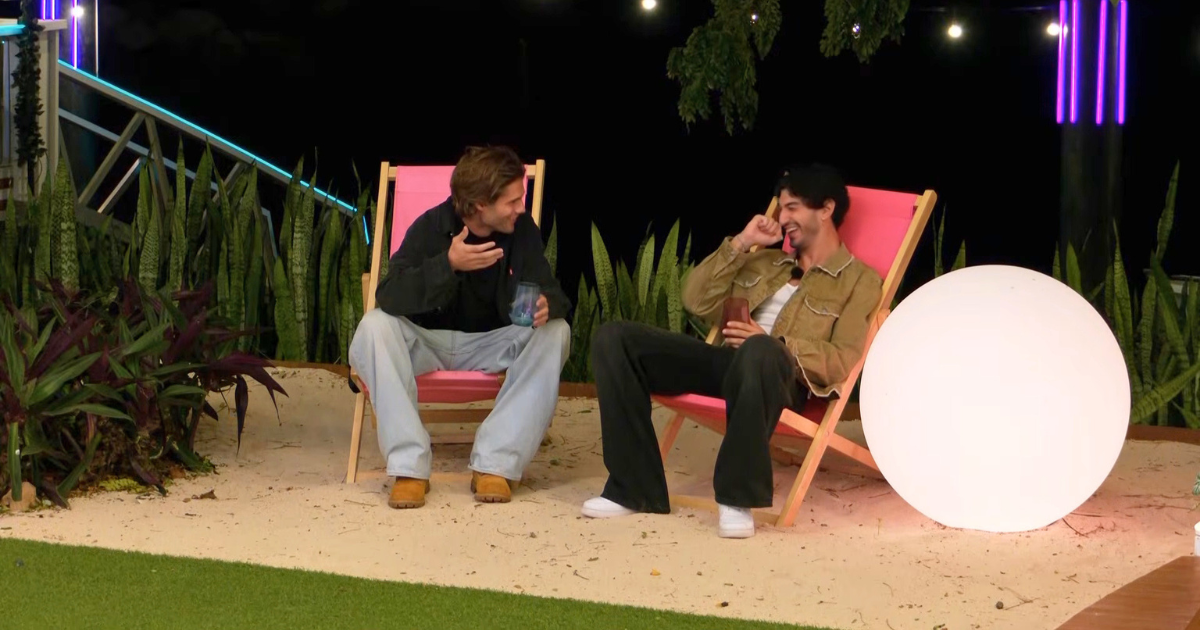 love island usa bryce and zach both drinking a drink