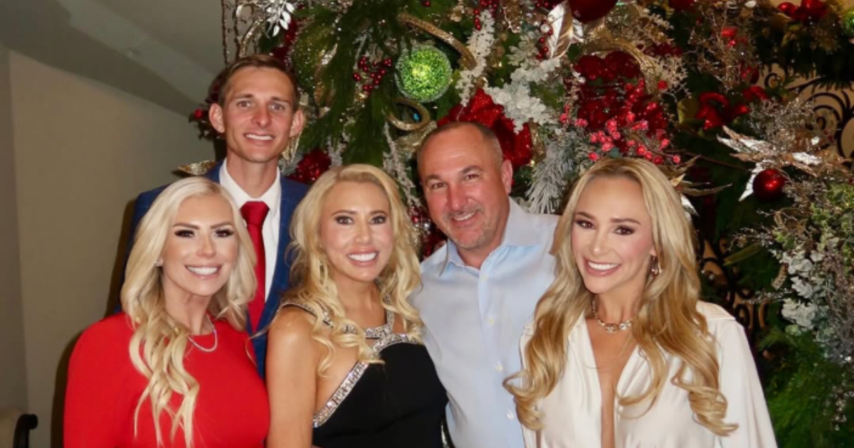 They're extremely close after her mother's death so let's meet Ashley's family from The Ultimatum