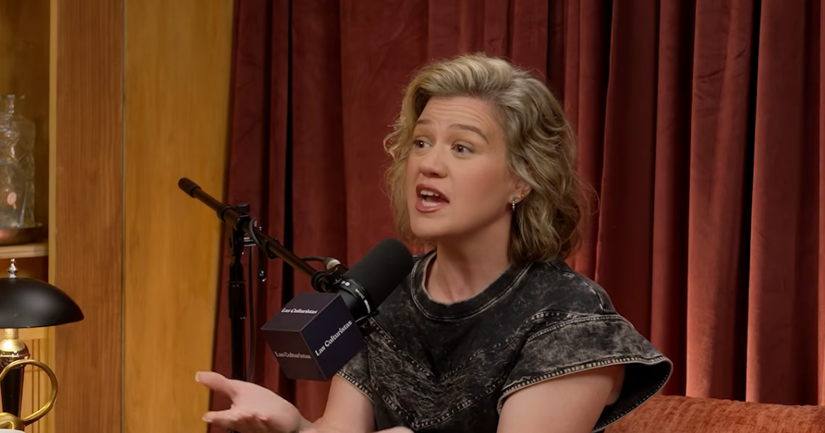 Kelly Clarkson AI